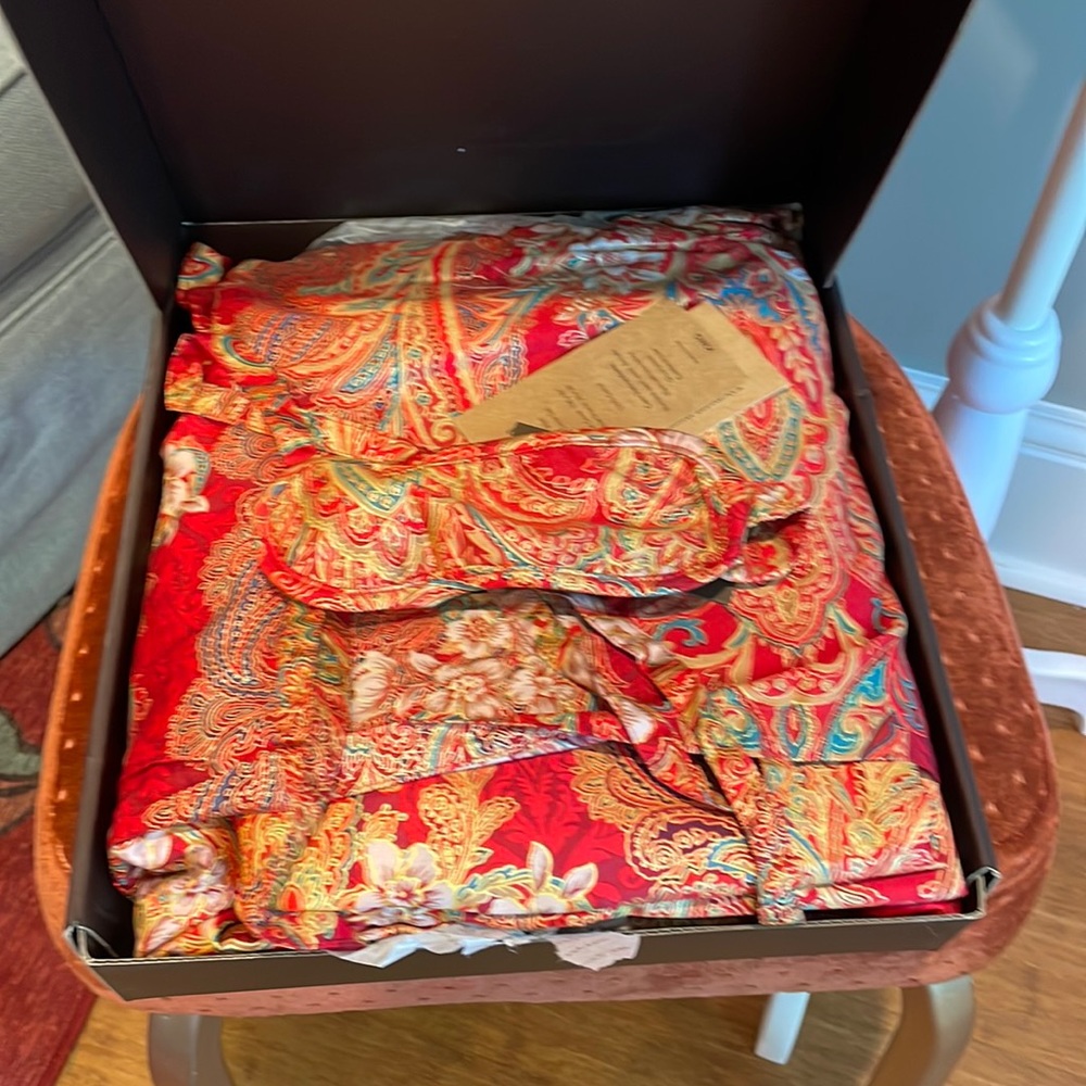 Eikei king size duvet cover and shams